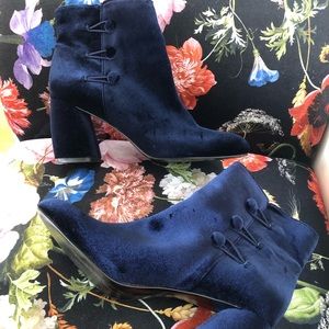 Nine West Velvet Booties Size 8. Like New.